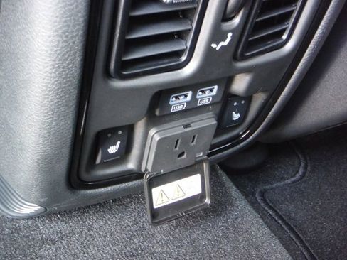 Used 2022 Dodge Durango R/T w/ Tow 'N Go Package AWD/4WD image 59