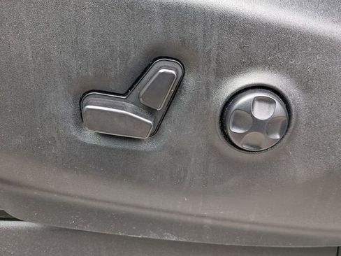 Certified 2024 Chrysler Pacifica Touring-L image 13