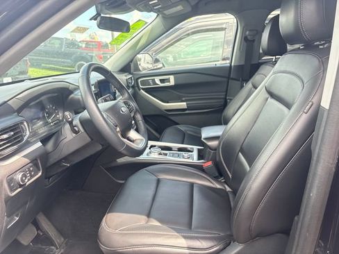 Used 2023 Ford Explorer XLT w/ Equipment Group 202A AWD/4WD image 10