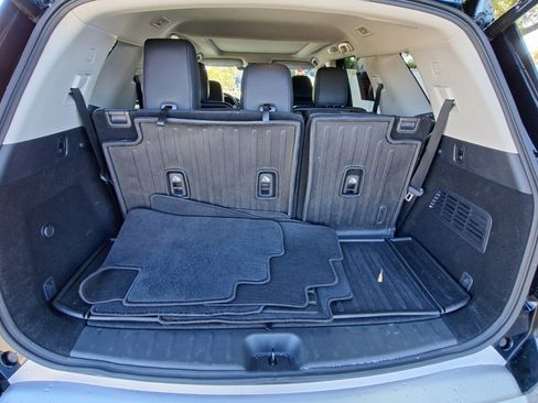 Used 2024 Nissan Pathfinder Platinum FWD image 22