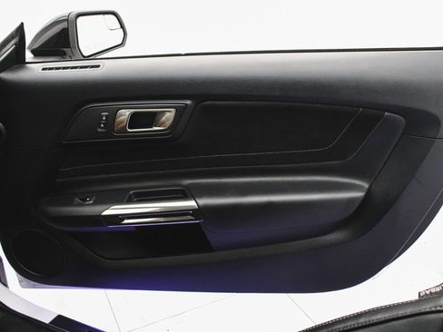 Used 2016 Ford Mustang Shelby GT350 w/ Technology Package image 11