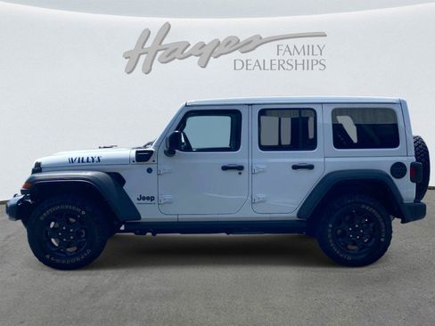 Used 2023 Jeep Wrangler Unlimited w/ Sun & Screen Package AWD/4WD image 8