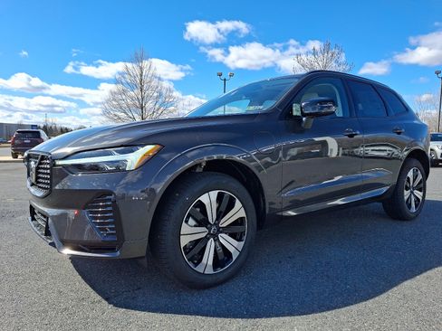 New 2025 Volvo XC60 T8 Core w/ Climate Package image 2