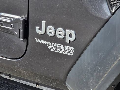 Used 2018 Jeep Wrangler Unlimited Sport S AWD/4WD image 15