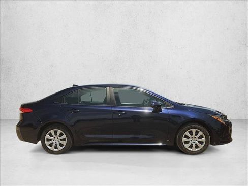 Used 2024 Toyota Corolla LE FWD image 4
