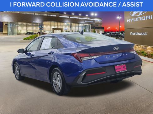 Certified 2025 Hyundai Elantra SE FWD image 9