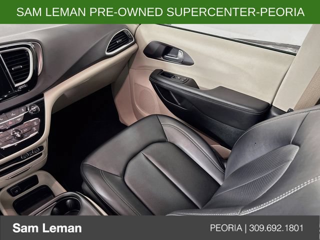Used 2024 Chrysler Pacifica Touring-L FWD image 21