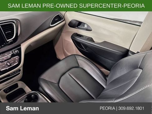 Used 2024 Chrysler Pacifica Touring-L FWD image 21