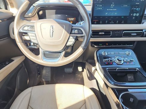 Used 2022 Lincoln Nautilus Reserve image 10