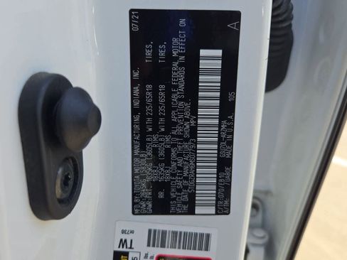 Used 2021 Toyota Highlander XLE image 35