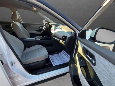 Used 2023 Nissan Rogue SV image 28