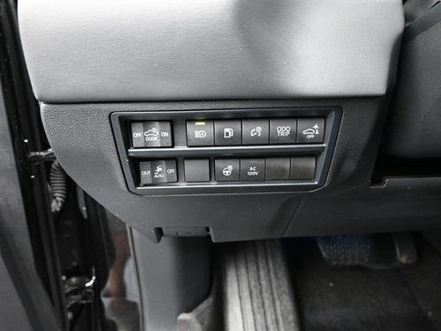 Used 2023 Toyota Tundra Platinum image 9