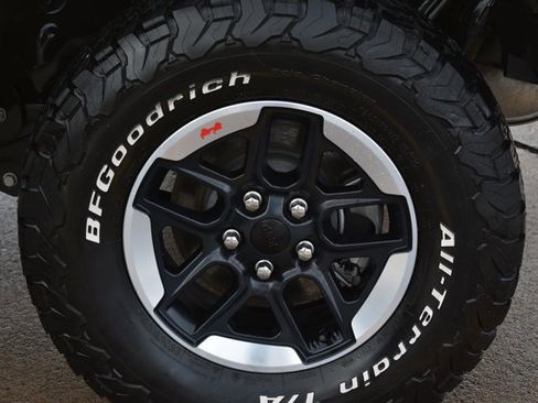 Used 2022 Jeep Wrangler Unlimited Rubicon w/ LED Lighting Group AWD/4WD image 9