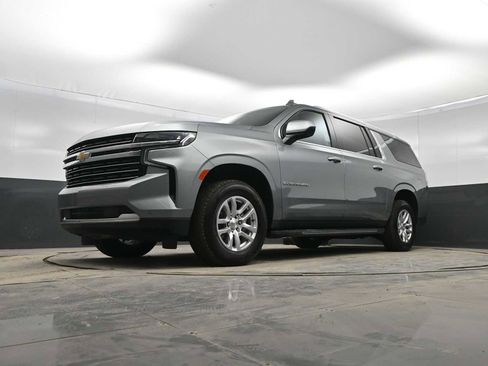 Used 2024 Chevrolet Suburban LT image 31