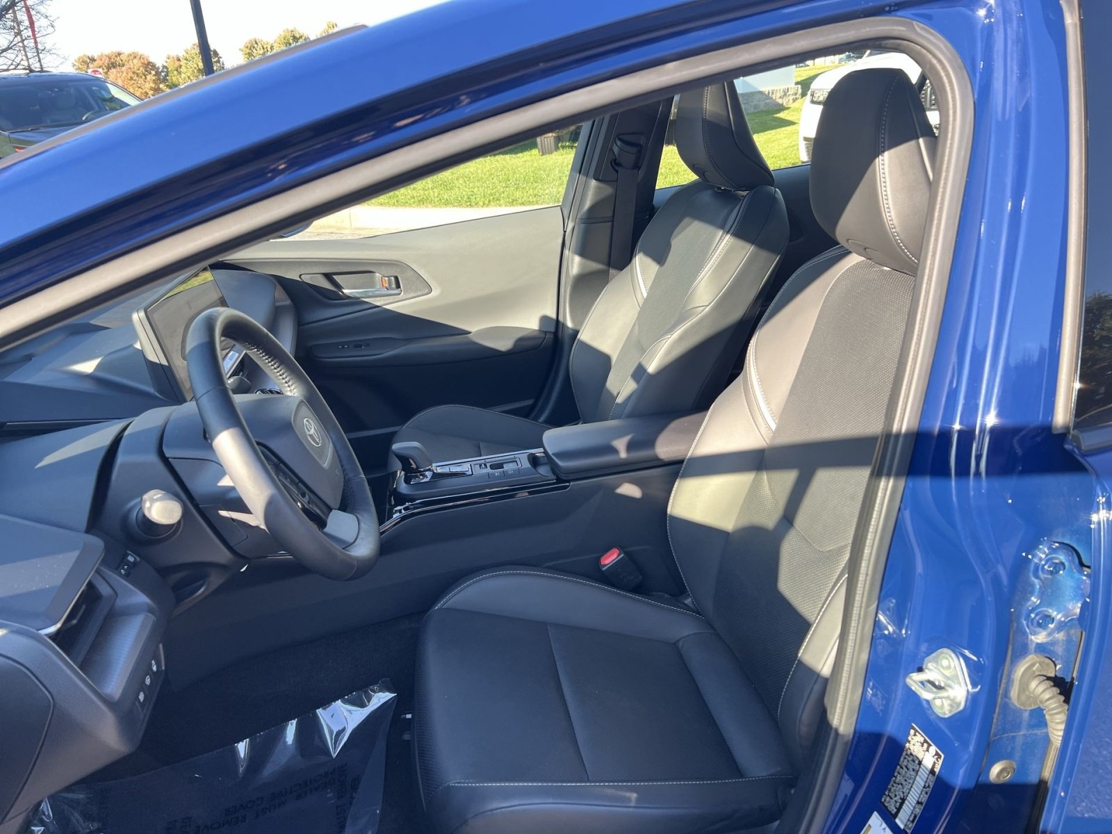 Used 2025 Toyota Prius Limited FWD image 13