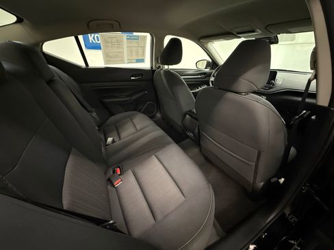 Used 2022 Nissan Altima 2.5 SV FWD image 6