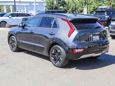 Used 2023 Kia Niro Wave FWD image 2