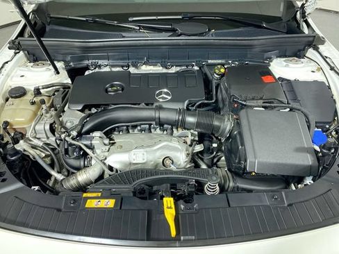 Used 2021 Mercedes-Benz GLB 250 4MATIC image 27