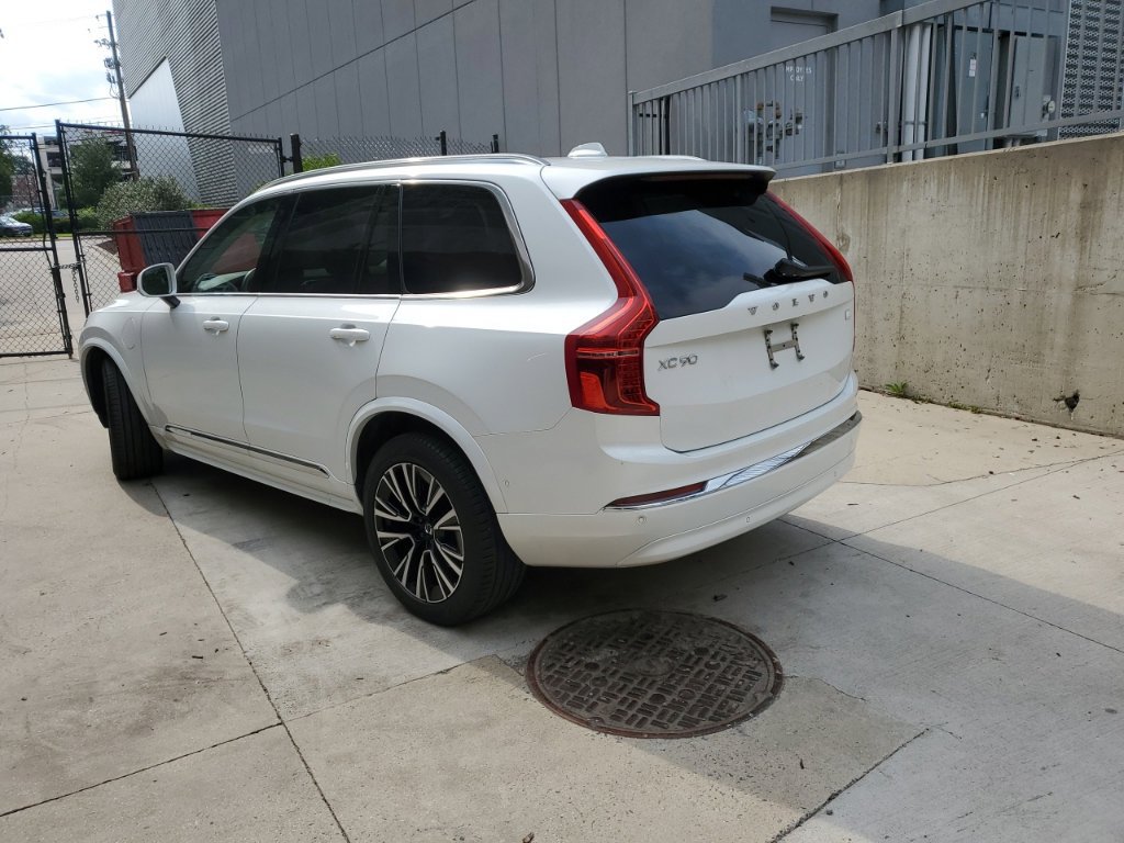 Certified 2024 Volvo XC90 T8 Plus AWD/4WD image 4