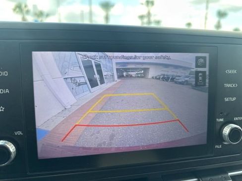 Used 2022 Kia Carnival LX image 18