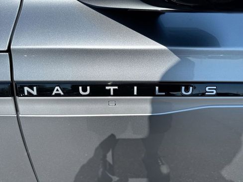 Used 2025 Lincoln Nautilus Premier AWD/4WD image 26
