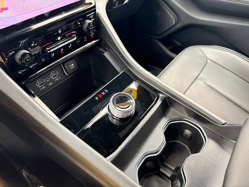 Used 2025 Jeep Grand Cherokee Limited image 26