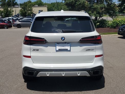 Certified 2024 BMW X5 xDrive40i w/ M Sport Package AWD/4WD image 5