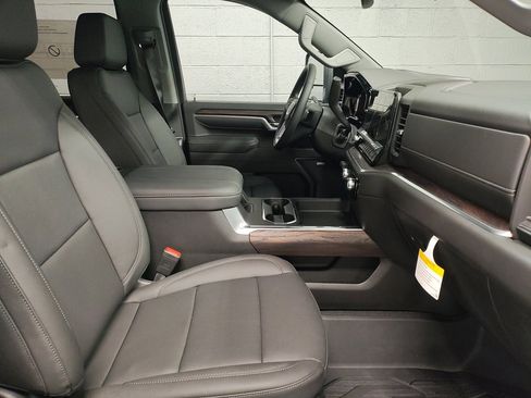 New 2026 GMC Sierra 2500 SLT image 7