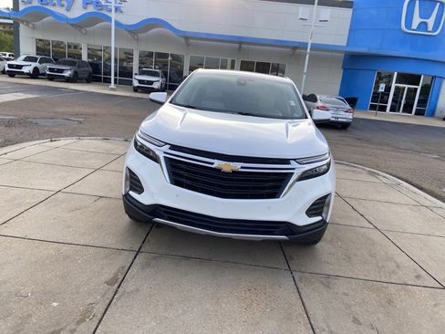 Used 2023 Chevrolet Equinox LT w/ Driver Convenience Package image 3