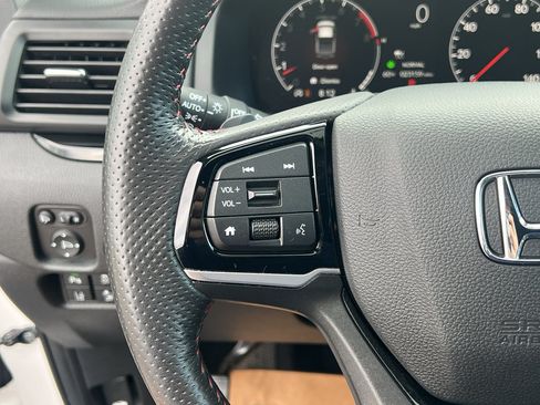 Used 2025 Honda Ridgeline Black Edition image 32