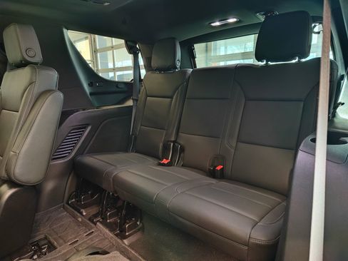 Used 2024 Chevrolet Tahoe Z71 w/ Z71 Off-Road Package image 16