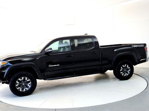 Certified 2023 Toyota Tacoma TRD Off-Road image 3