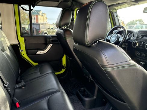 Used 2016 Jeep Wrangler Unlimited Sahara w/ Connectivity Group image 12