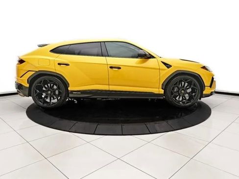 Used 2023 Lamborghini Urus Performante image 3