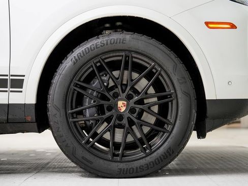 Used 2025 Porsche Cayenne image 29