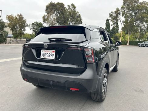 Used 2025 Nissan Kicks SV FWD image 3