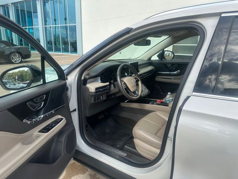 Used 2021 Lincoln Corsair AWD w/ Premium Package image 6