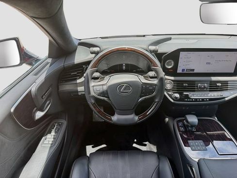 Used 2024 Lexus LS 500 RWD image 17