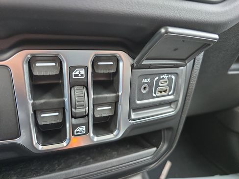 New 2025 Jeep Gladiator Sport image 27