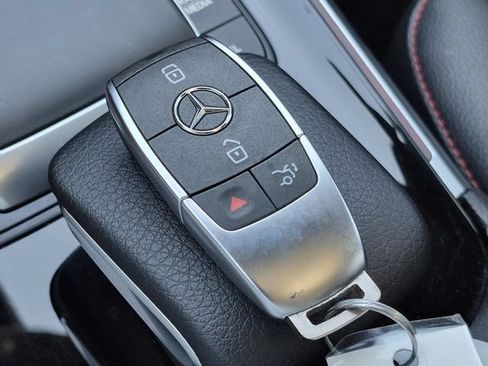 Certified 2022 Mercedes-Benz GLB 250 image 35