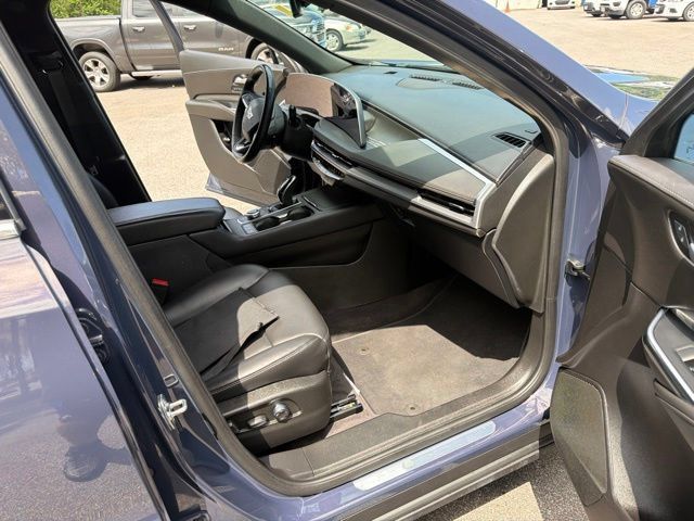 Used 2025 Cadillac XT4 Premium Luxury AWD/4WD image 23