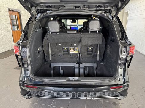 Certified 2025 Toyota Sienna XSE image 10