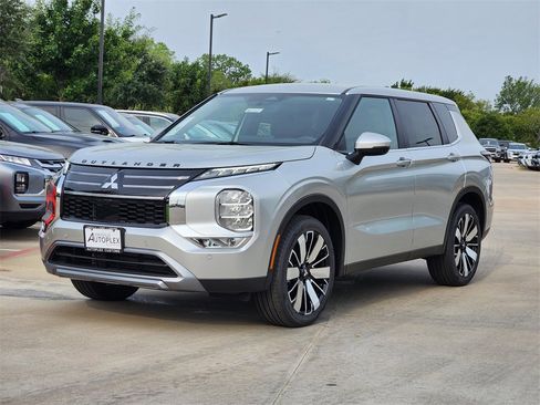 New 2025 Mitsubishi Outlander SE image 2