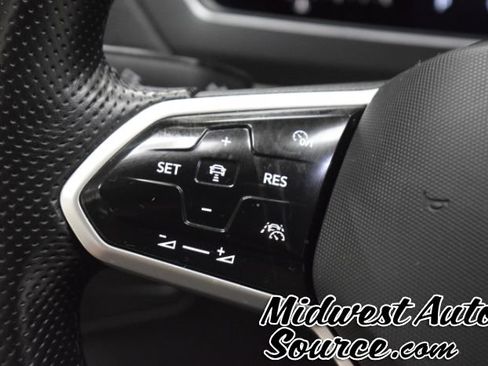 Used 2023 Volkswagen Tiguan SE R-Line AWD/4WD image 17