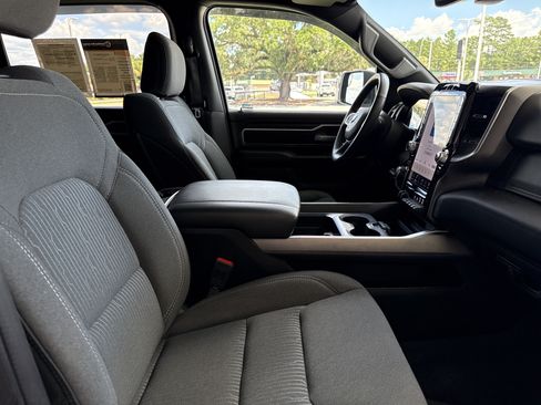 Used 2024 RAM 1500 Big Horn AWD/4WD image 31