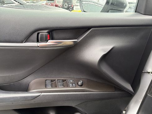 Used 2022 Toyota Camry SE image 15