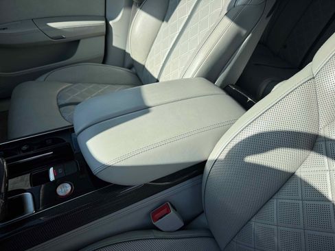 Used 2013 Audi S8 w/ Full Leather Pkg image 27