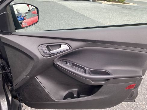 Used 2015 Ford Focus SE w/ Reverse Sensing Package FWD image 16
