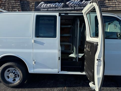 Used 2012 Chevrolet Express 3500 image 24