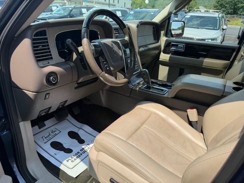 Used 2017 Lincoln Navigator Select AWD/4WD image 11